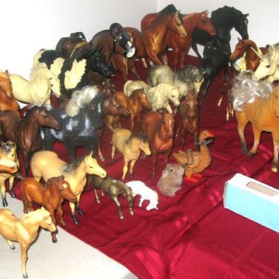 Sale Photo Thumbnail #38: BREYER HORSES