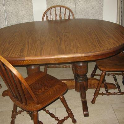 OAK KITCHEN TABLE CHAIRS & LEAVES $ 165.00