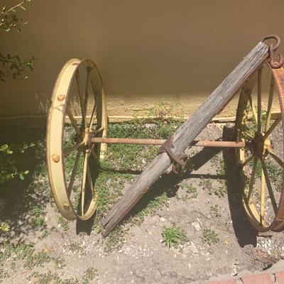 Yard sale photo in Woodland Hills, CA