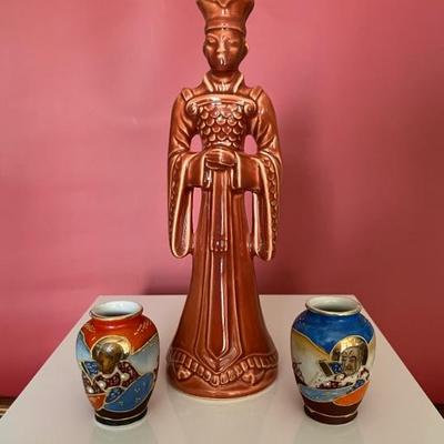 Chinese and Japanese porcelain, carvings, figures, cloisonné, mid to early 20th century