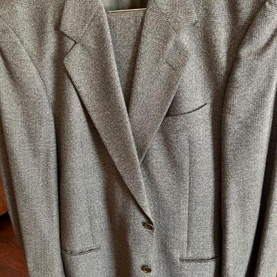 Designer mens clothing, beautiful suits, blazers, pants, coats, shirts, suits and ties: Valentino, Hermes, Burberry, Ungaro, Armani and...