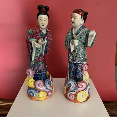 Chinese and Japanese porcelain, carvings, figures, cloisonné, mid to early 20th century