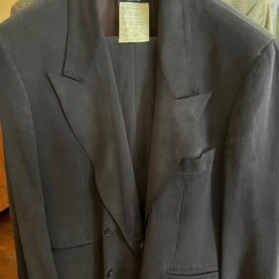 Designer mens clothing, beautiful suits, blazers, pants, coats, shirts, suits and ties: Valentino, Hermes, Burberry, Ungaro, Armani and...