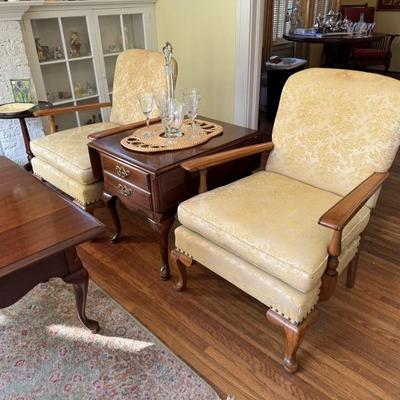 Pair of fantastic living room arm chairs!