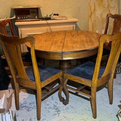 Oak Dining Table With (4) Clawfoot Chairs & Leaf
