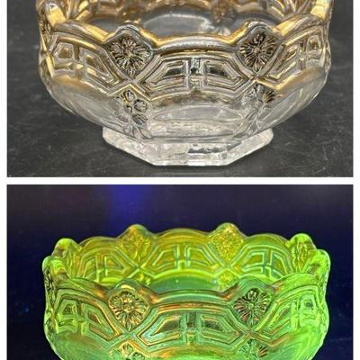 Gold Trimmed Berry Bowl - Glows in Ultraviolet Light!
