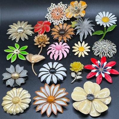 (19) Vintage Flower Brooches
Includes celluloid yellow rose brooch, Mid Century brown & orange 2 1/4