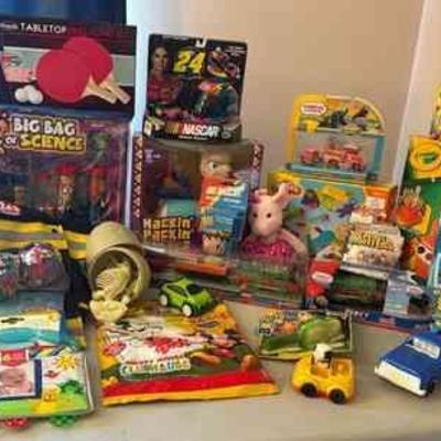 New In Box Toy Lot
Crayola Sets, Fire Chief Jacket, NASCAR toy and cup, table ping pong, Big Bag of science, Snoopy Golf Plush, Thomas...