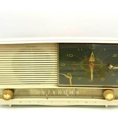 RCA Victor MCM Powder Pink Model 8-C-7FE Radio
