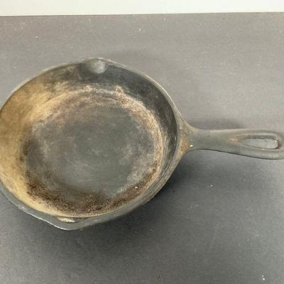 Sm Cast Iron Pan - 6 1/2"