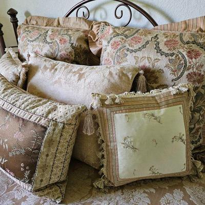 Amazing Ethan Allen Bedding w/ Queen Bedspread, Six Pillows and Bed Skirt
