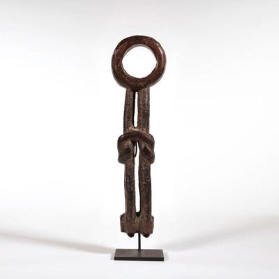 ETHNOGRAPHIC CARVED WOOD KNOT | On a metal display stand. - h. 10 in (carving only)

