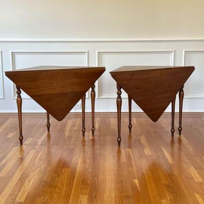 PAIR FOLDING NAPKIN TABLES | 20th century, on turned tapering legs. - l. 40 x w. 21 x h. 28 in (each folded)

