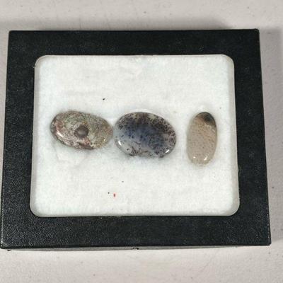 FRAMED STONES | Framed stones. - l. 6.25 x w. 5.25 in

