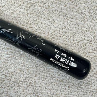 NY METS SIGNED BASEBALL BAT | 302 34in. Ash NY Mets Professional baseball bat; black finish with numerous signatures in silver pen. - l....
