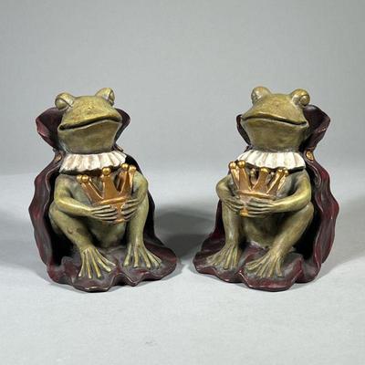 FROG BOOKENDS | Two bookends in the shape of majestic frogs in red cloaks holding crowns. - l. 5.5 x w. 5.5 x h. 4 in

