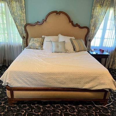 Henredon Castellina Collection Upholstered King Bed 