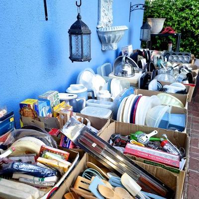 Yard sale photo in Sherman Oaks, CA