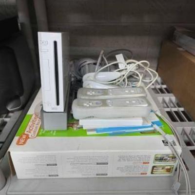 #2646 • Nintendo Wii & Accessories
