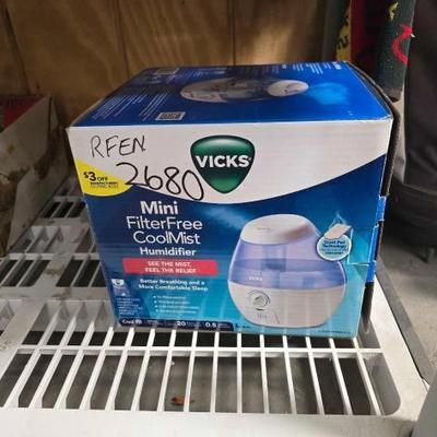 #2680 • Vicks Mini FilterFree CoolMist Humidifier
