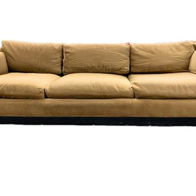 #94 • Vintage Velvet Platform Sofa in Biscotti/ Muesli Color
WWW.LUX.BID