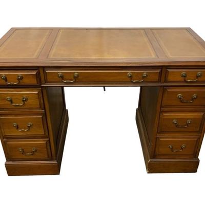 #74 • Vintage Sligh-Lowry Furniture Solid 7 Drawer Desk
WWW.LUX.BID