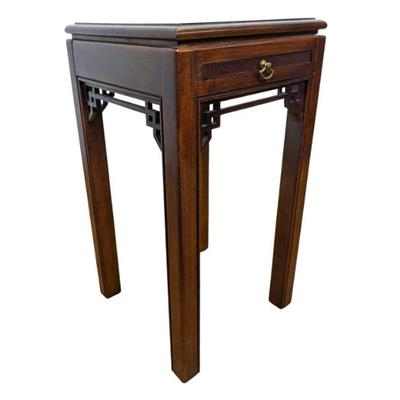 #48 • Drexel Chippendale Mahogany Accent Table
WWW.LUX.BID