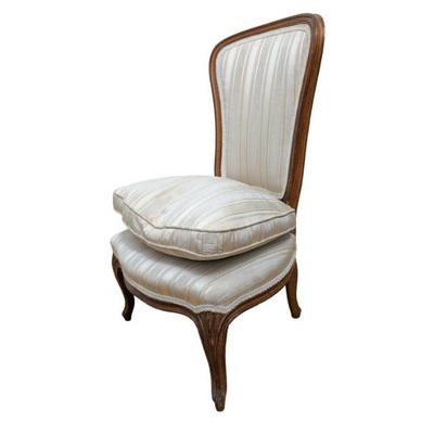 #7 • Petite Louis XV Style Beechwood Slipper Chair with Silk Upholstery
WWW.LUX.BID