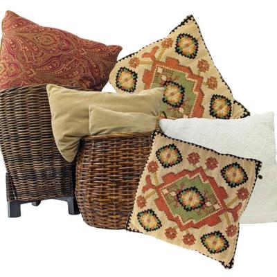 #156 • Decorative Throw Pillows and Standing Basket Assortment
WWW.LUX.BID