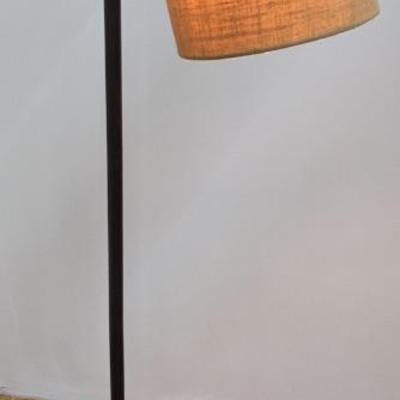 #146 • Metal Standing Bridge Lamp with Burlap Shade
WWW.LUX.BID