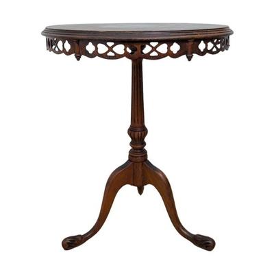#4 • Decorative Walnut Side Table
WWW.LUX.BID