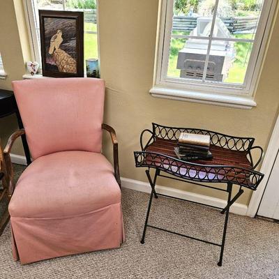 Retro pink chair - Tea Table