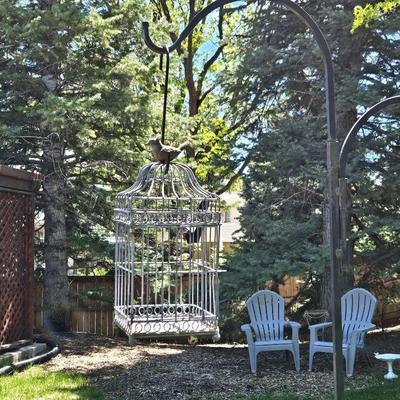 Wire birdhouse