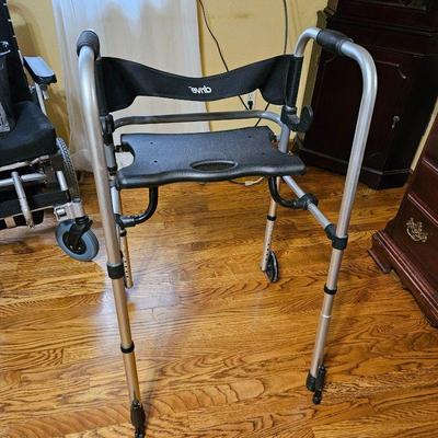 Drive Medical Clever-Lite Rollator Walker with Seat and Push Down Brakes