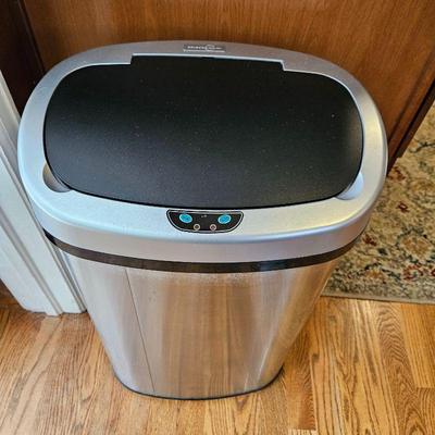 Sensor Can Trash can - Opens automatically 13 Gallon