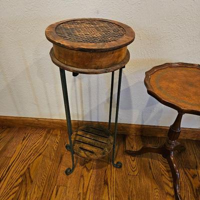 Small Antique round table with drawer