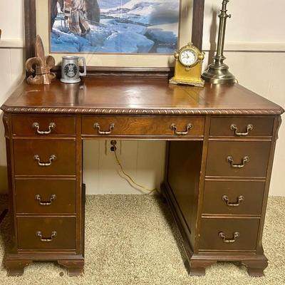 Charles Sligh Company
Desk with leather top