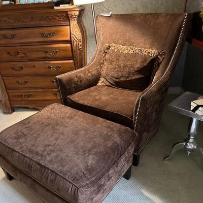 Very large chair in excellent condition. 