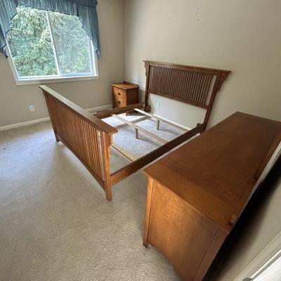 Near new Quaker-style Queen-size bedroom set