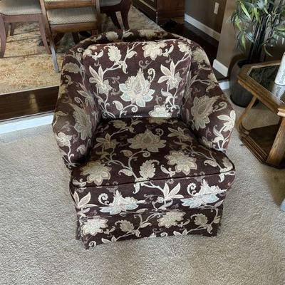 very chic swivel chair in near new condition.
