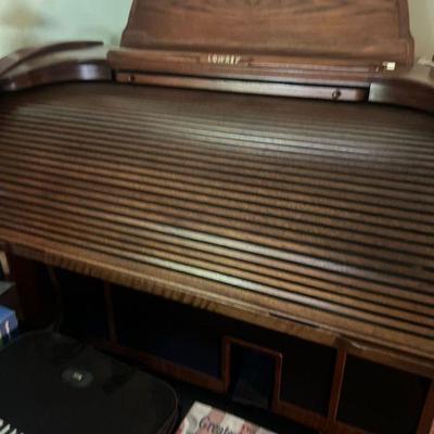 Lowrey organ