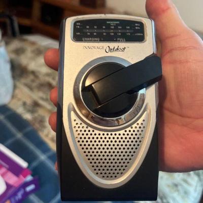 Innovage FM/AM windup charging radio