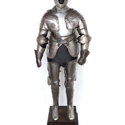Complete Suit of Knightly Plate Armour, 17th century