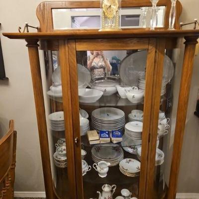 Curio/China Cabinet