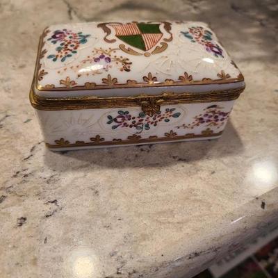 Vintage porcelain trinket box
