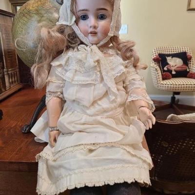 Schoenau & Hoffmeister bisque doll