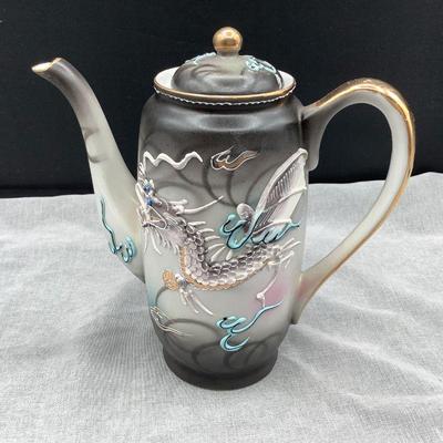 Japan moriage Dragonware tea pot