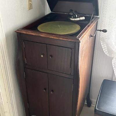 Antique VICTOR VICTROLA Upright Talking Machine/Phonographs model VV-X 243542J