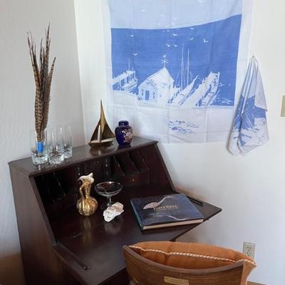 Vintage Desk/ Tablecloth & Napkins