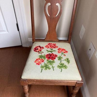Small floral rocking chair (angle 2)